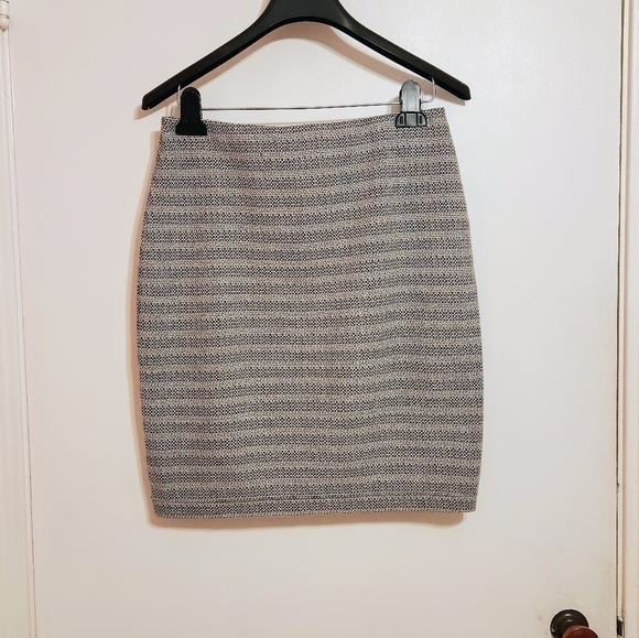 LOFT Linear Pattern Knit Pencil Skirt Black Cream X Small - Picture 5 of 11